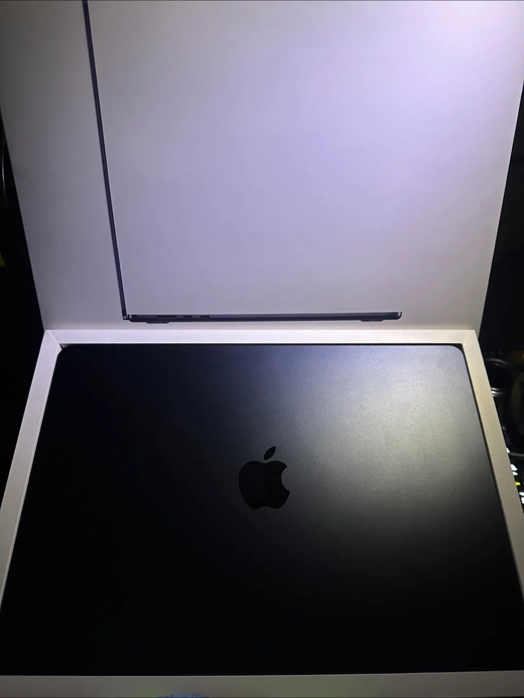 M3 MacBook Air 2024 15.3” Midnight image indicator(9)