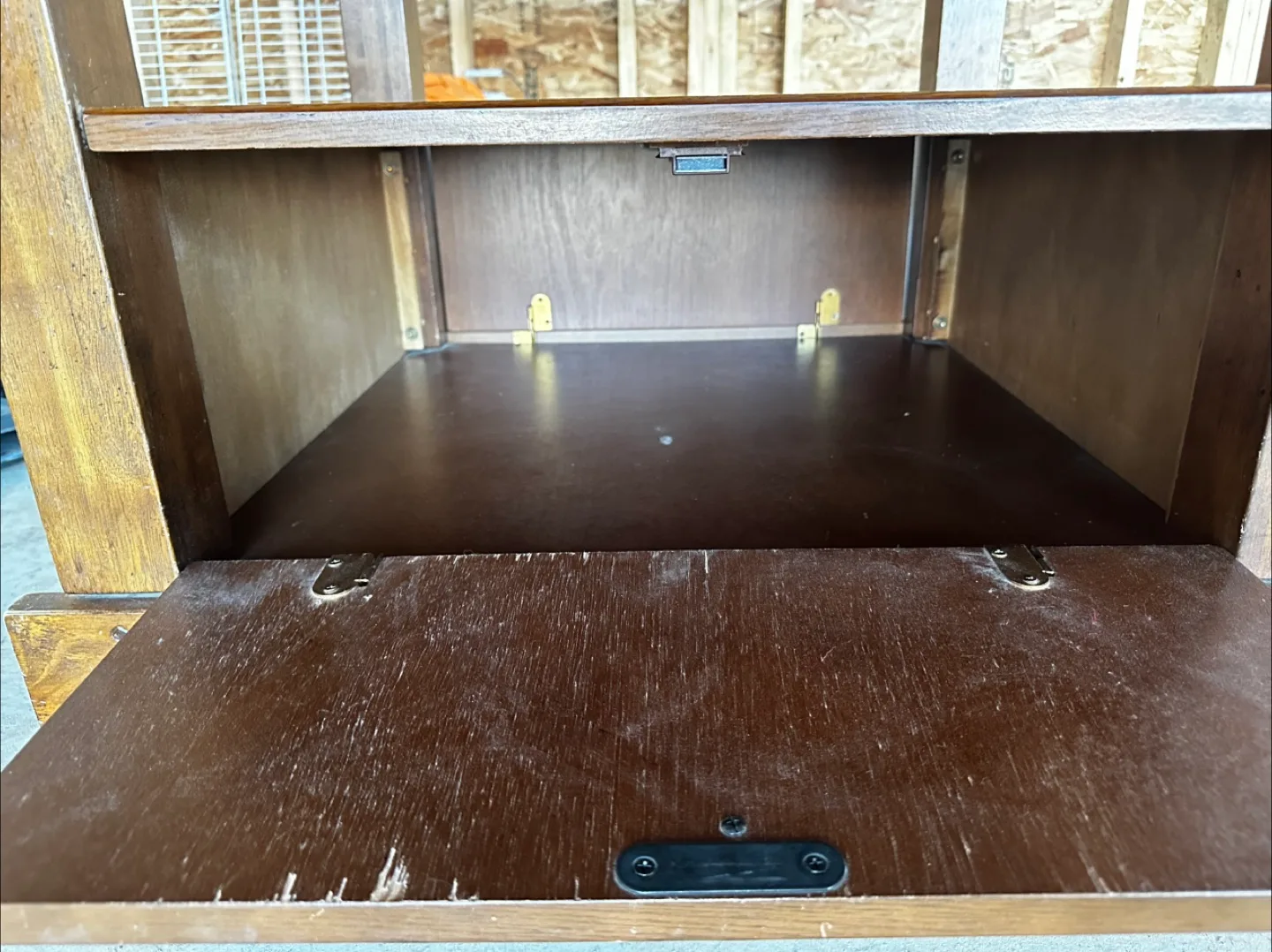 Wooden Round Dining Table with Storage image indicator(6)