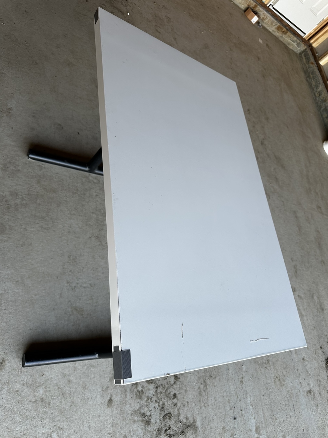 White Table with Black Legs - photo 3