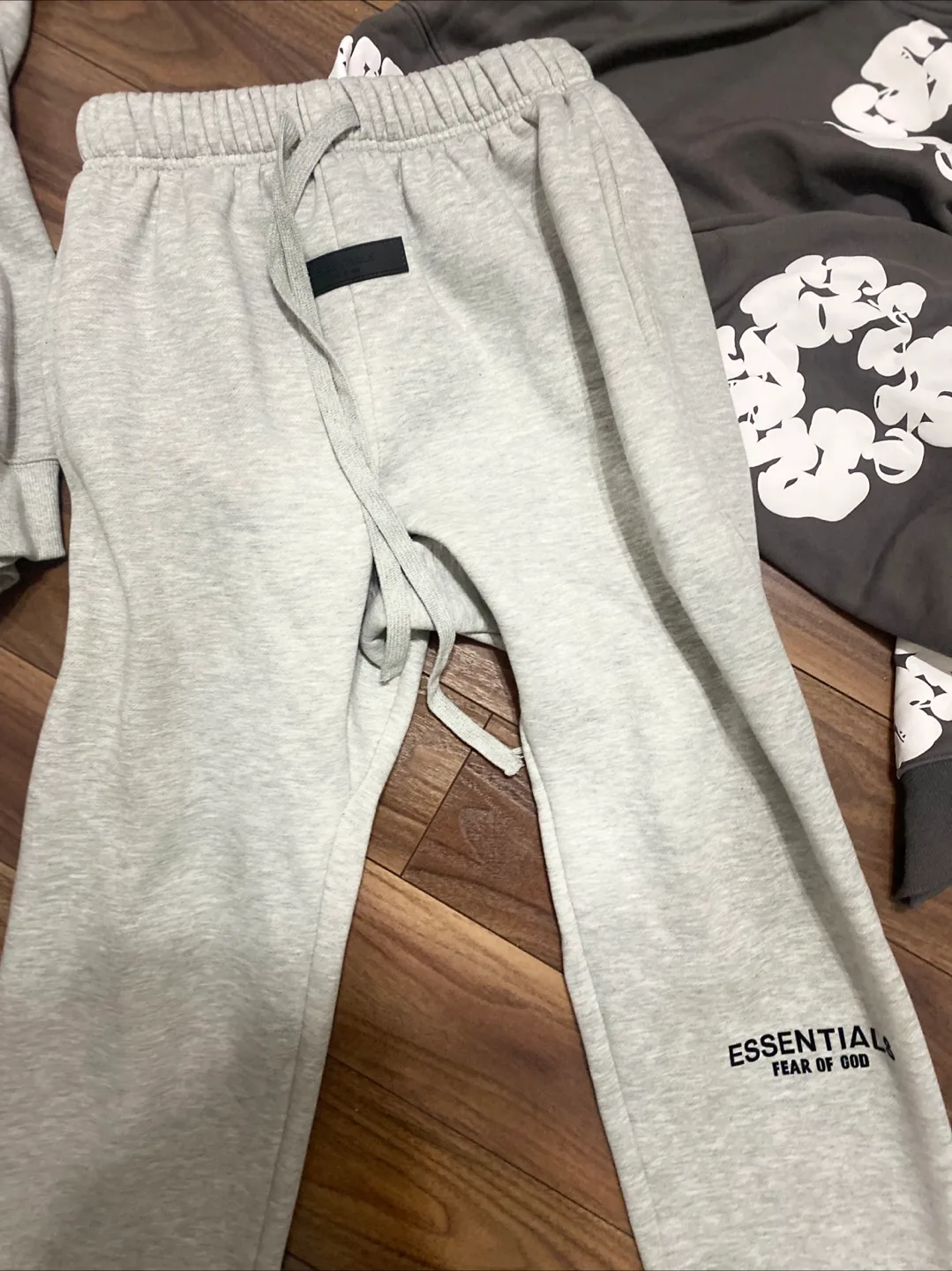 Essentials Fear of God Apparel image indicator(5)
