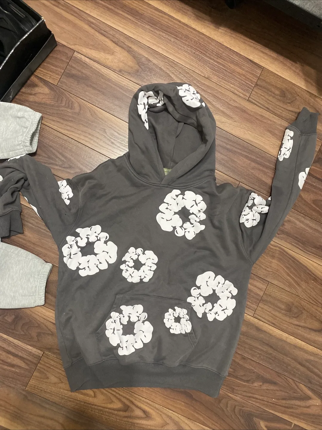 Essentials Fear of God Apparel image indicator(6)