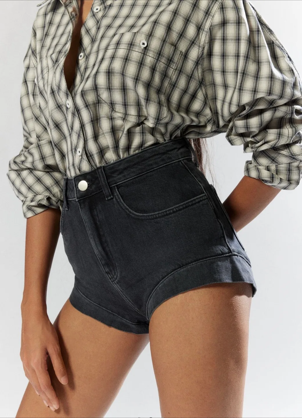 Urban Outfitters Silence + Noise high waisted shorts - size 26 thumbnail