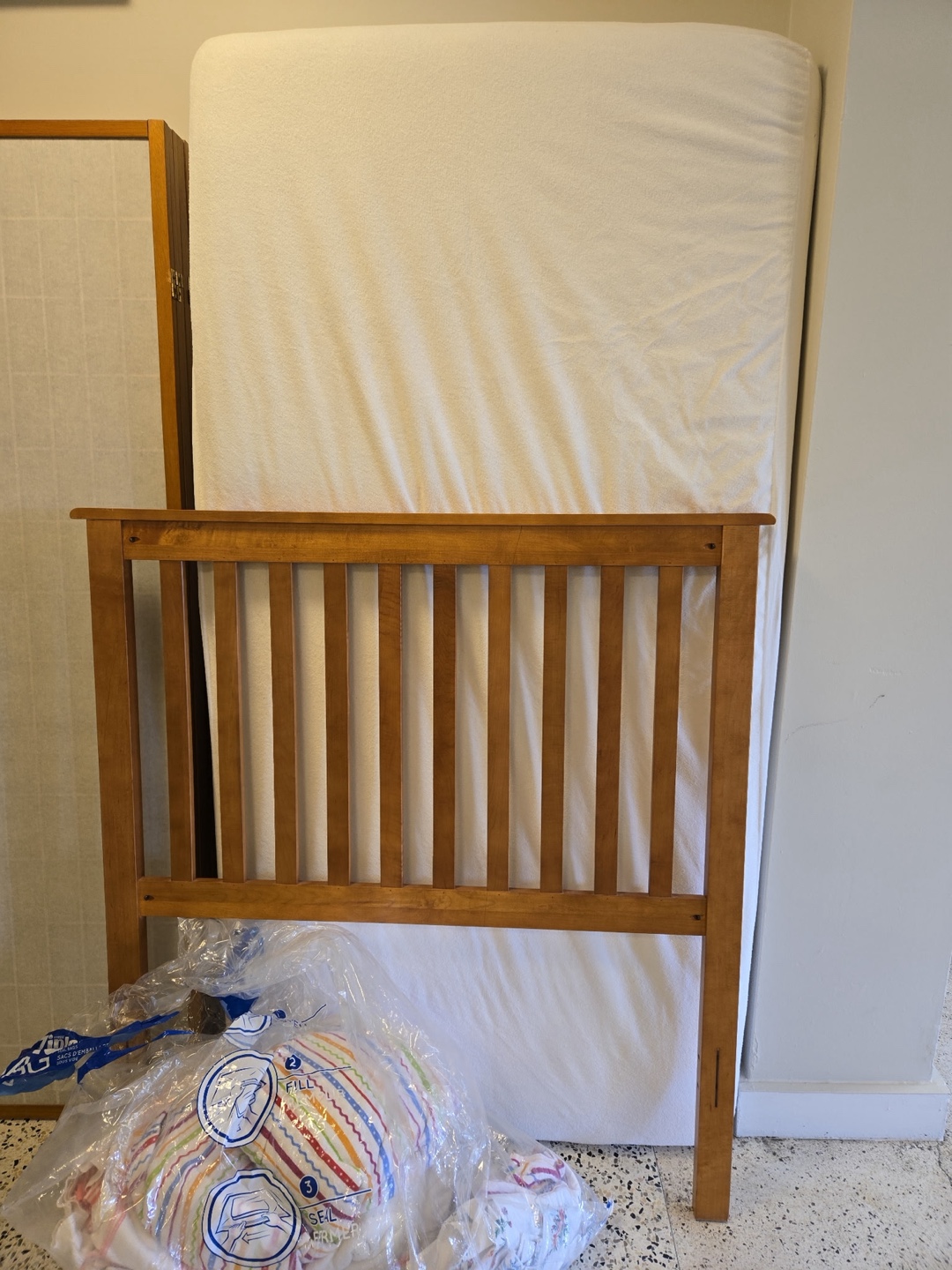 🥕Twin bed and mattress