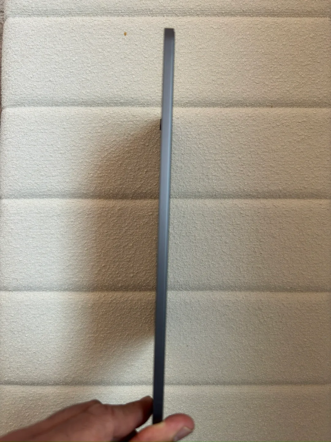 Apple iPad Air Gen 4 - 64 GB with Bluetooth keyboard image indicator(4)