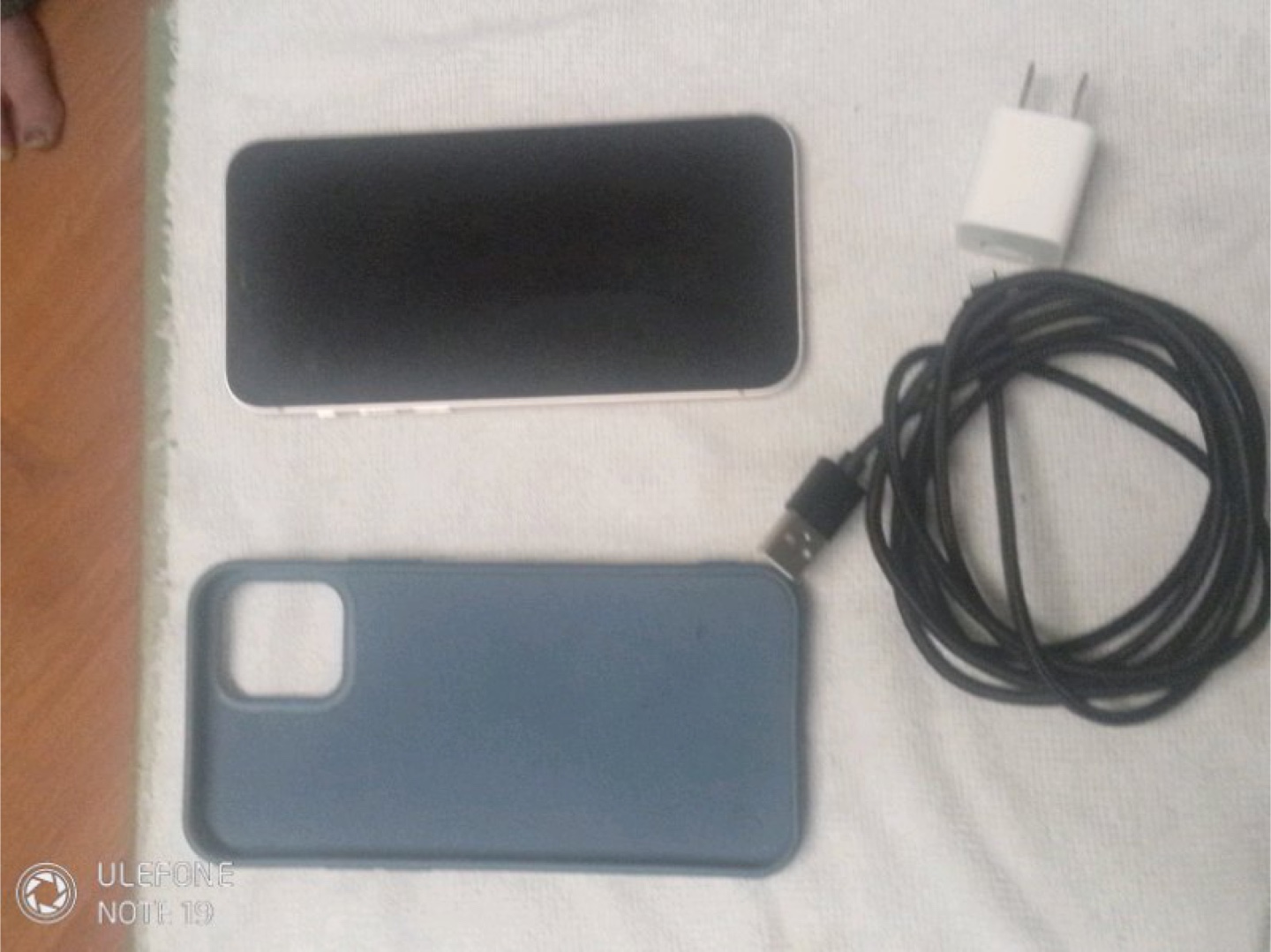 iPhone 12 with accessories - photo 4