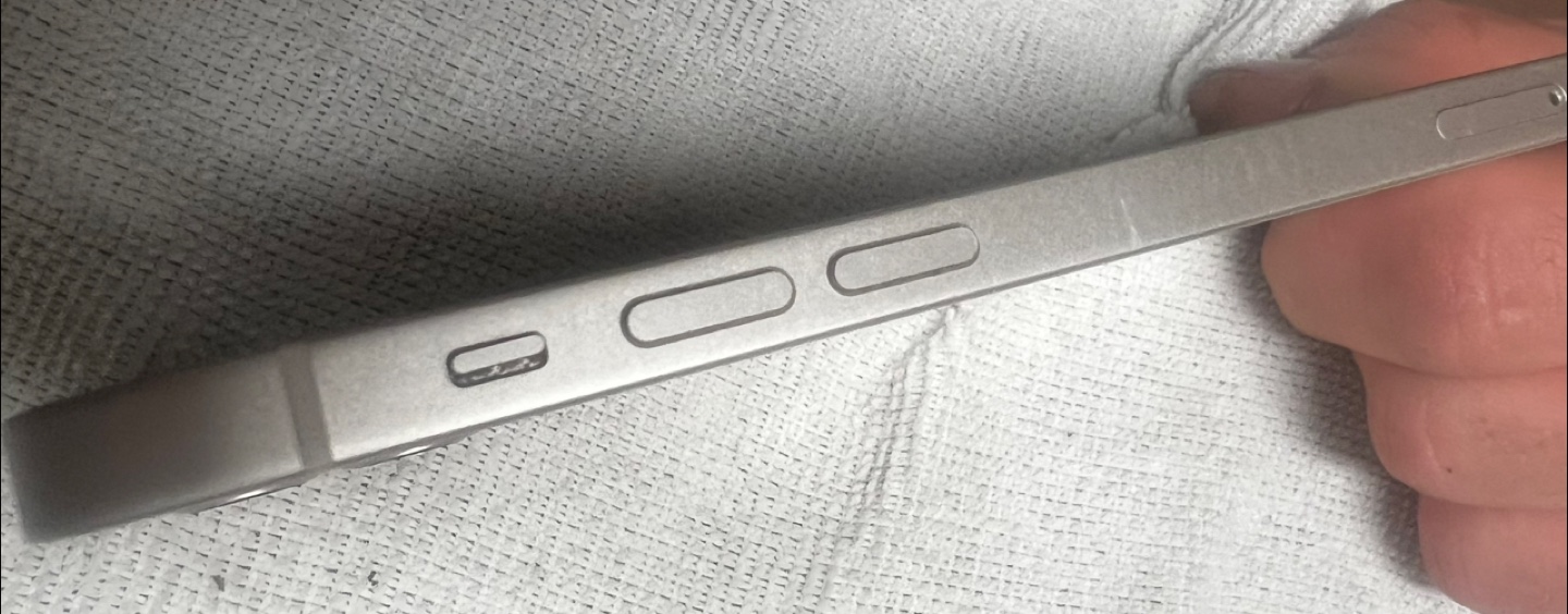 iPhone 12 with accessories - photo 5