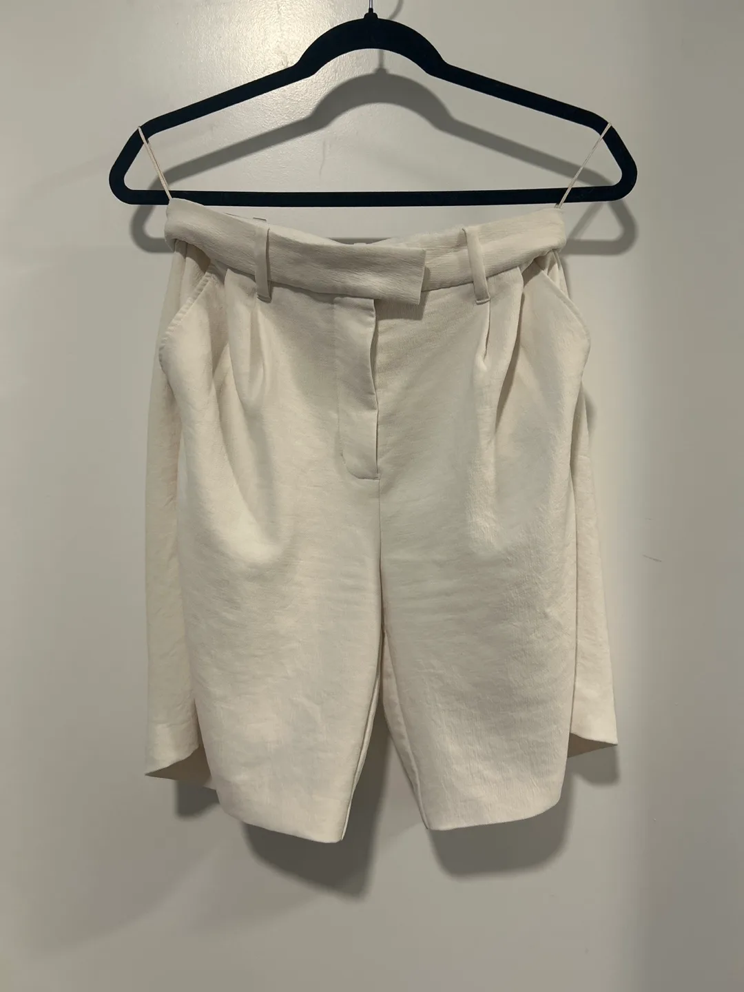 Aritzia Shorts - Size 4 thumbnail