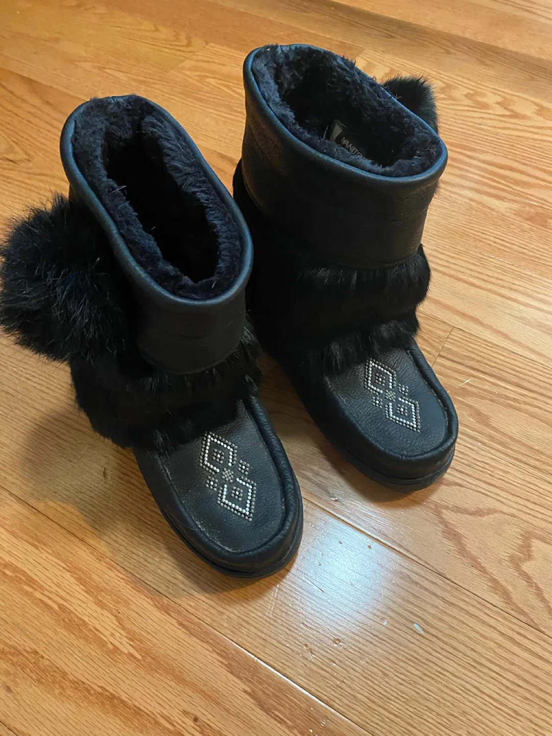 Manitobah Mukluks Black Boots Size 7.5 Women’s thumbnail
