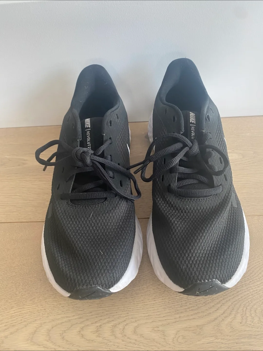 Nike Revolution 5 Shoes Women’s Sz 9.5 thumbnail
