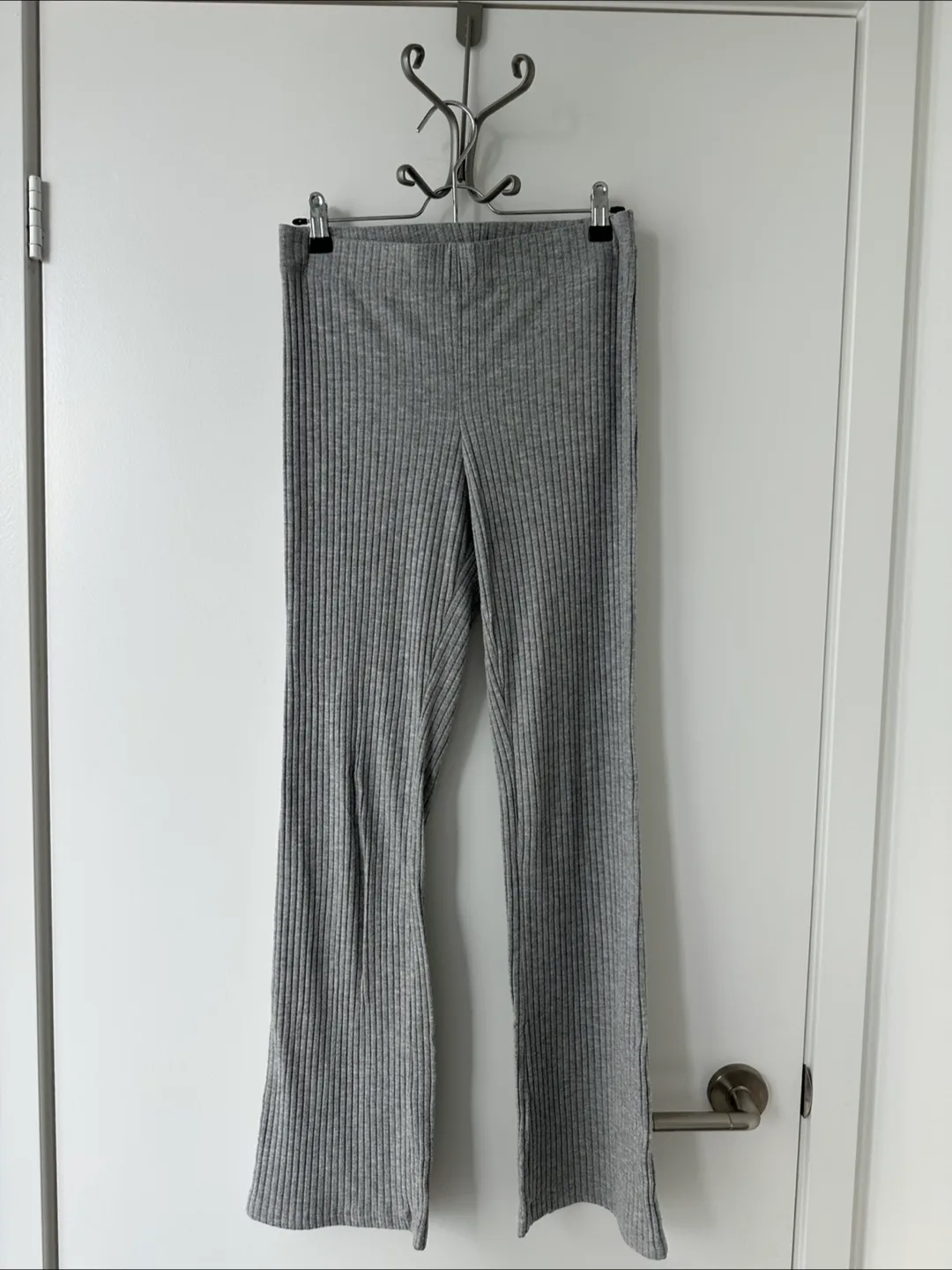 H&M Grey Ribbed Flare Leggings - Size M thumbnail