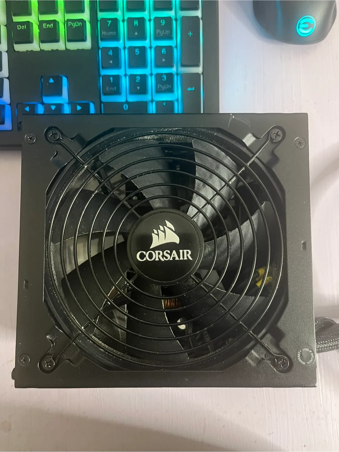 Corsair CX750M Power Supply image indicator(2)