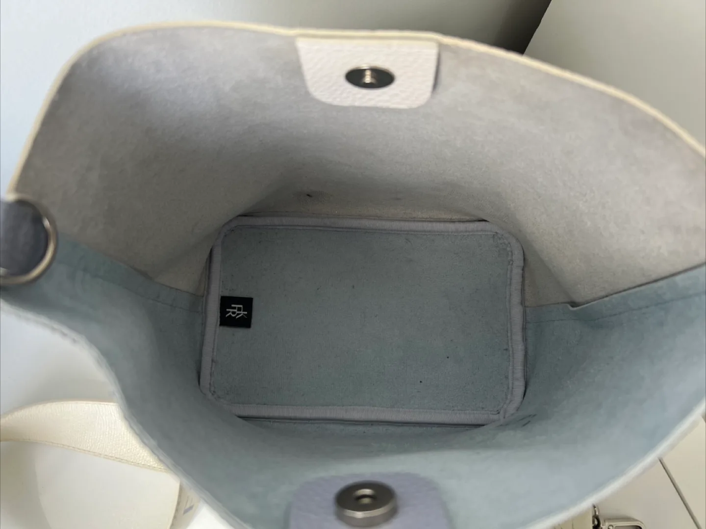 Find Kapoor Pingo Bag - White/Grey image indicator(6)