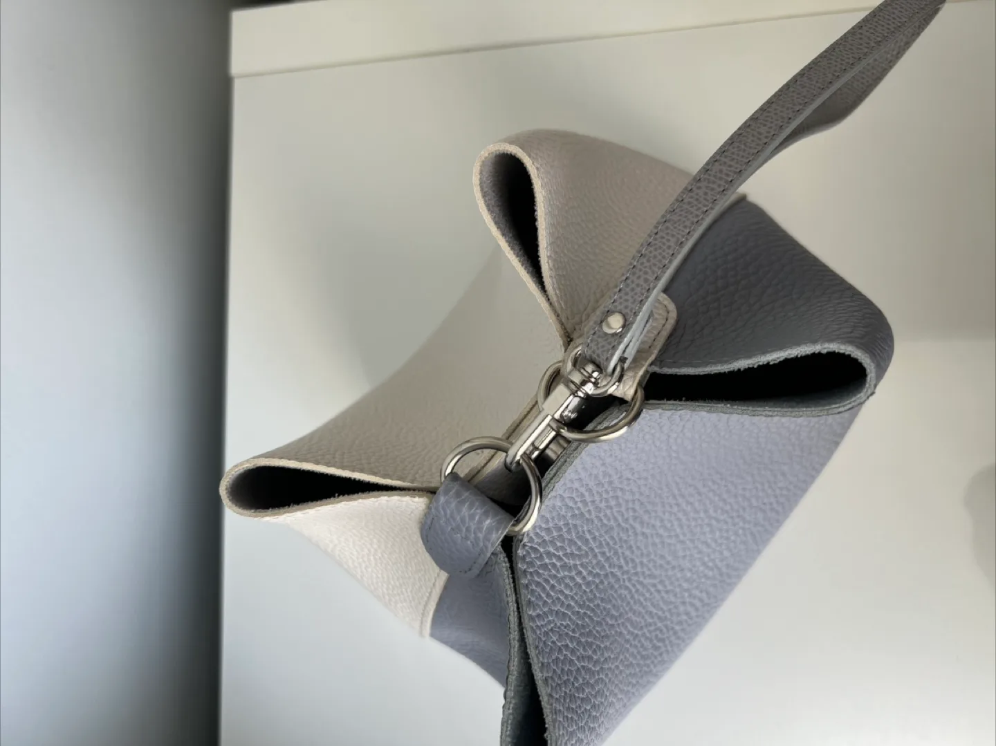 Find Kapoor Pingo Bag - White/Grey image indicator(5)