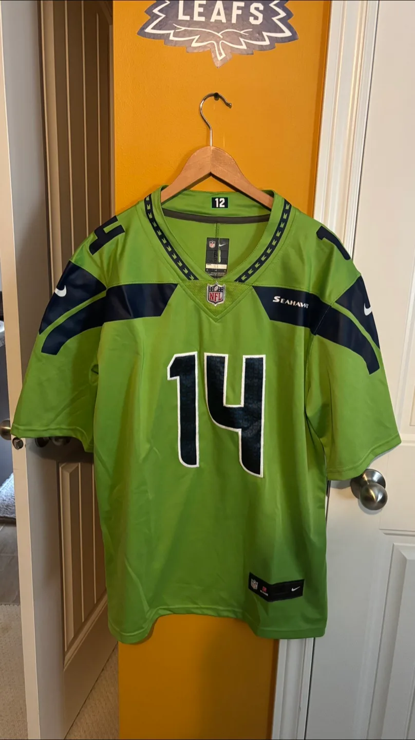Nike DK Metcalf Seahawks Jersey - Size 12 thumbnail
