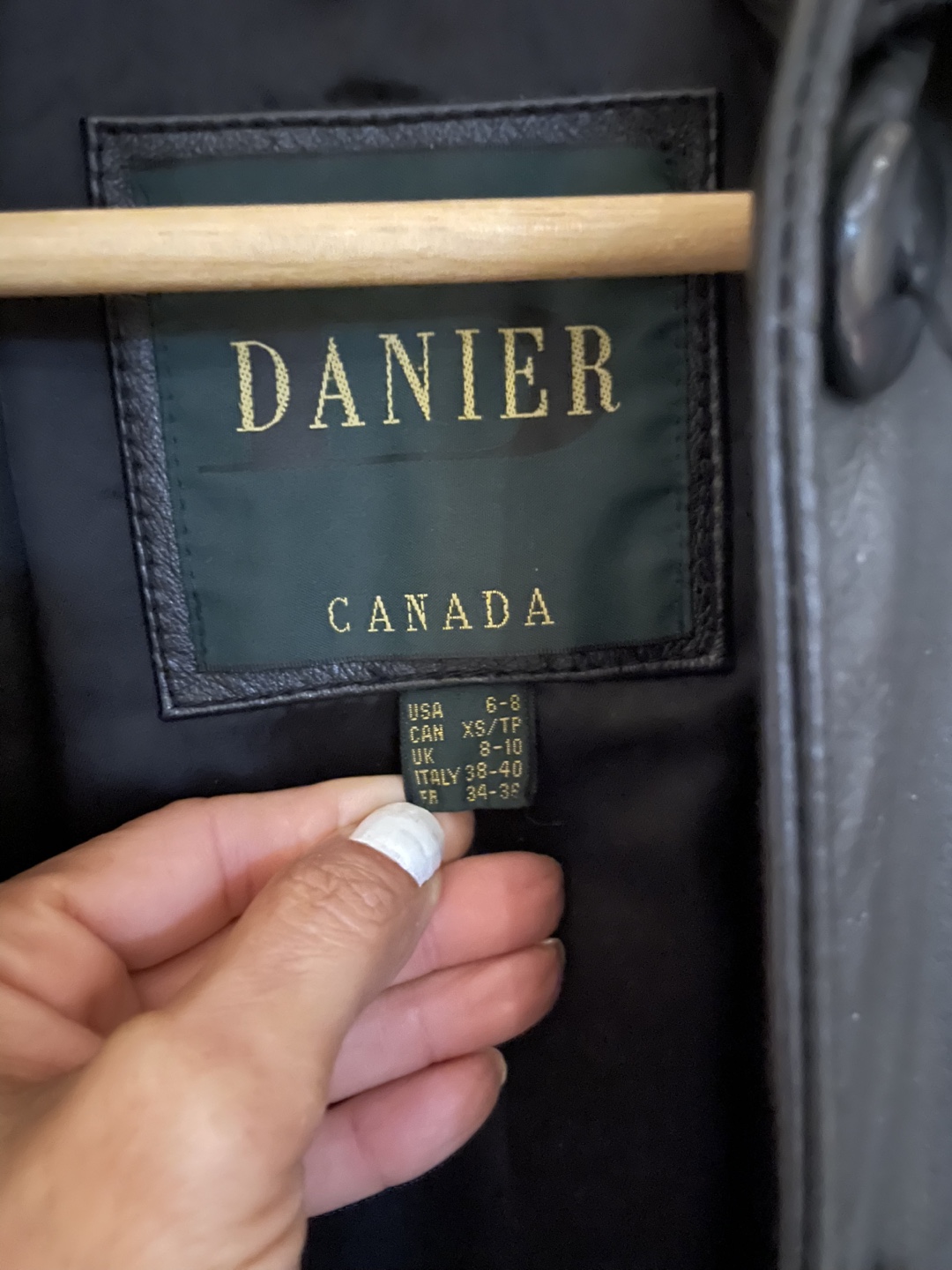 Danier Canada Leather Jacket XS/TP - photo 4