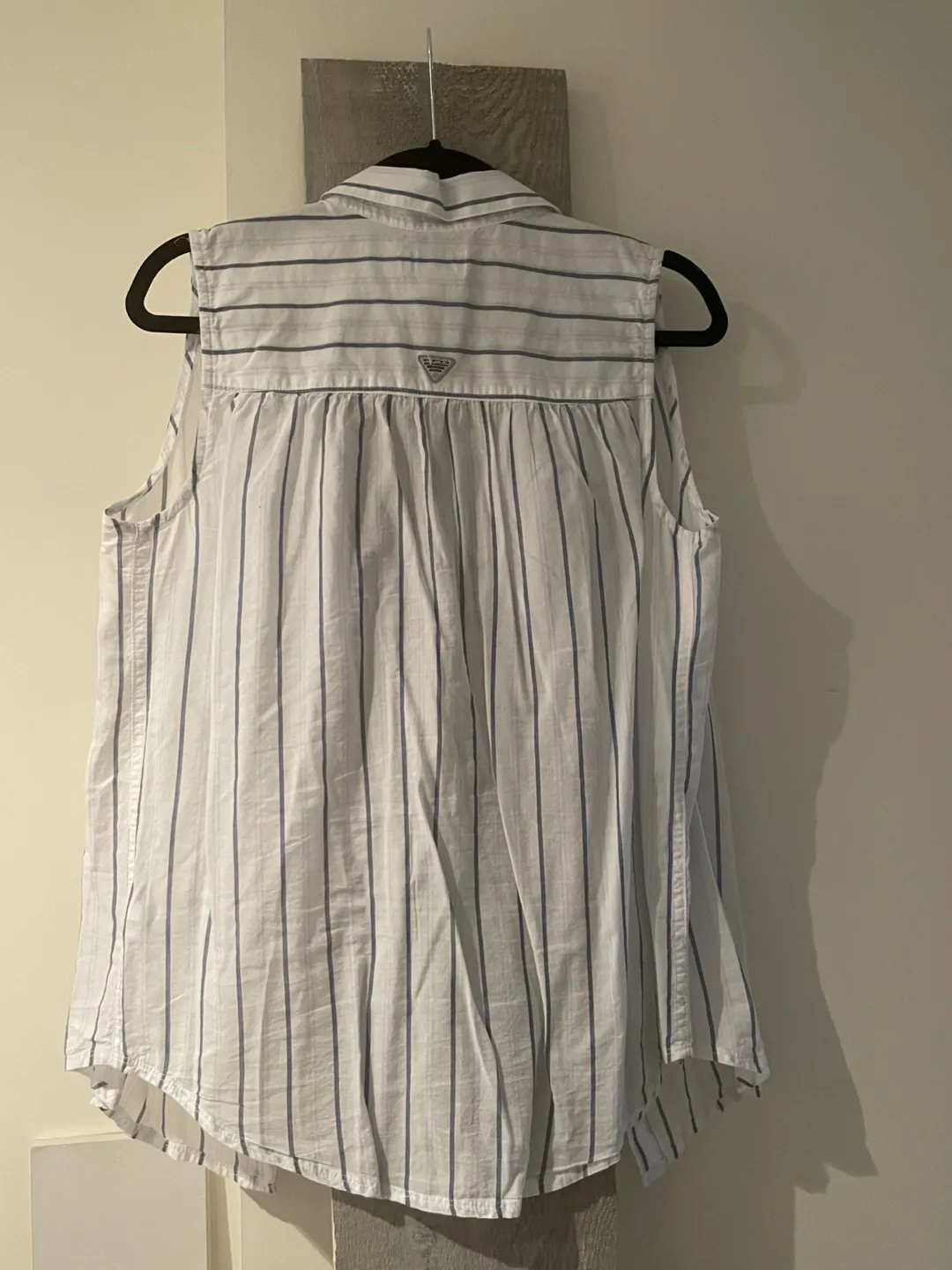 Columbia PFG Striped Sleeveless Shirt - Size S image indicator(4)