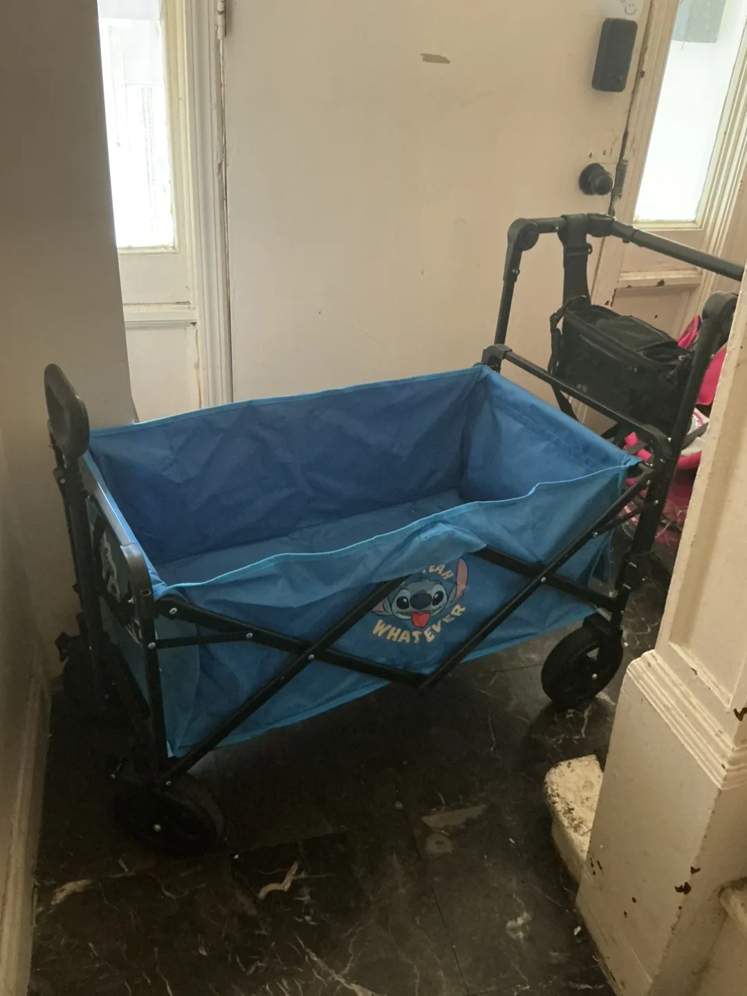 Disney Stitch Folding Wagon image indicator(2)