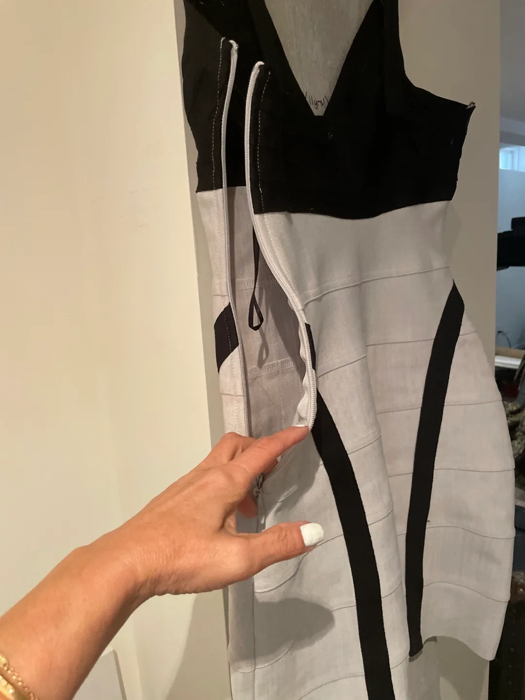 WOW Couture Dress - Size M image indicator(3)