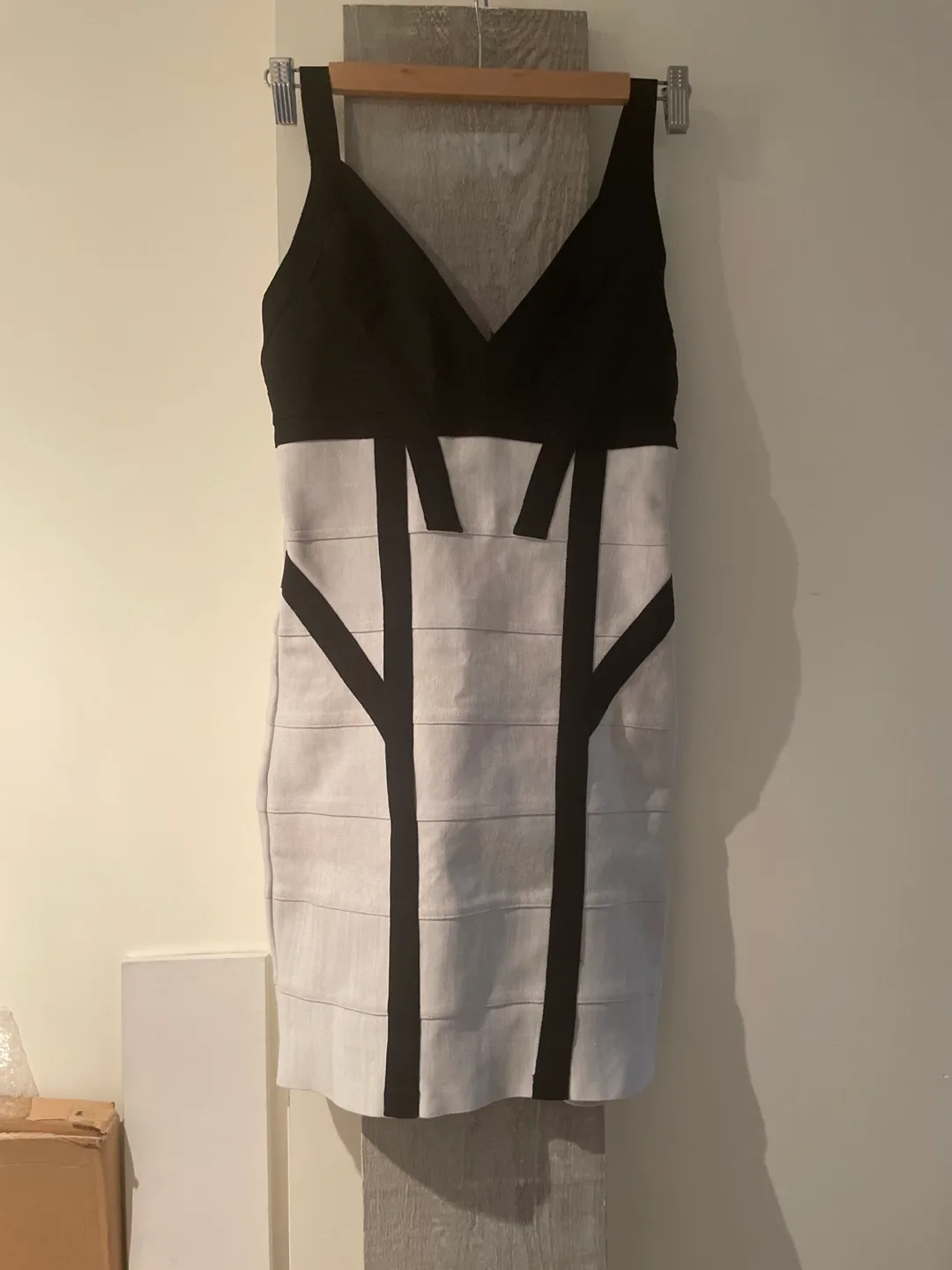 WOW Couture Dress - Size M image indicator(2)