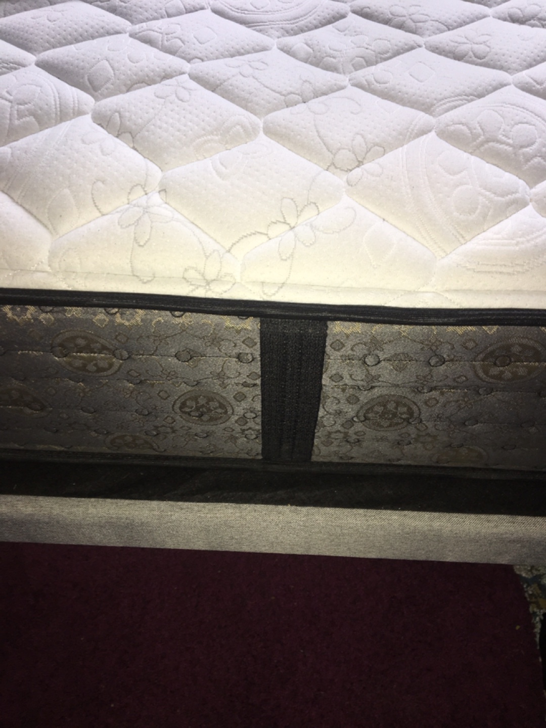 Queen Bed Set 🛌 | Queen Mattress + Rug ❤️ | All Together $100 - photo 4