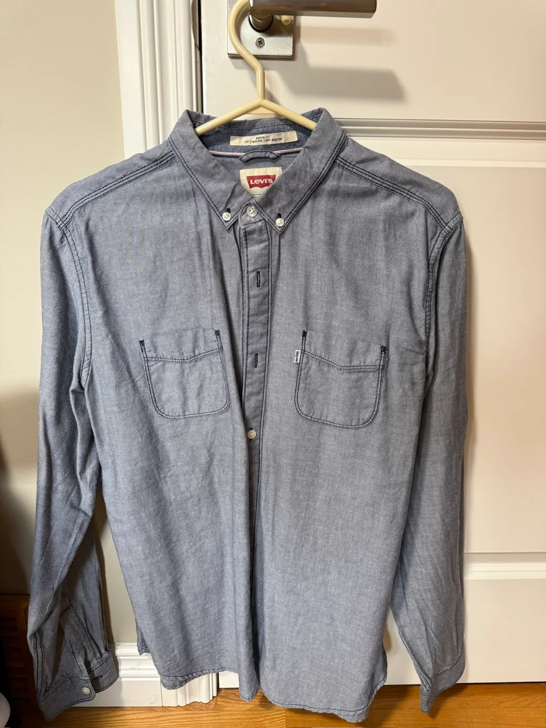 Levi's Button-Down Shirt, Size L thumbnail