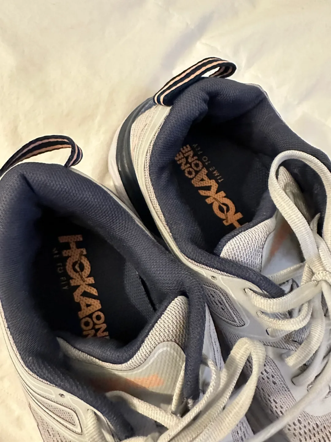 Hoka One One Bondi 7 Women's Size 8 image indicator(3)