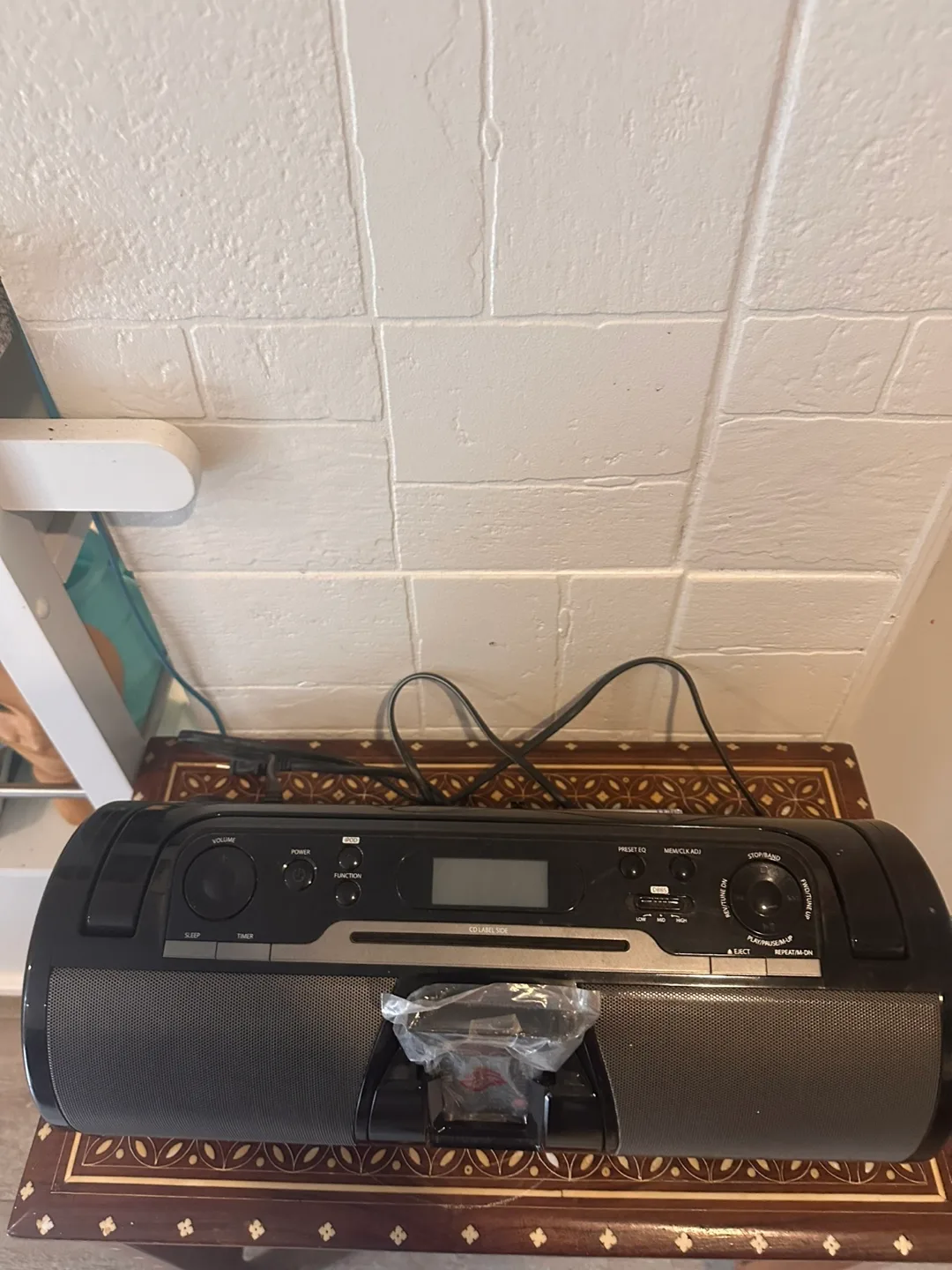 iLive Portable Docking System Radio image indicator(2)