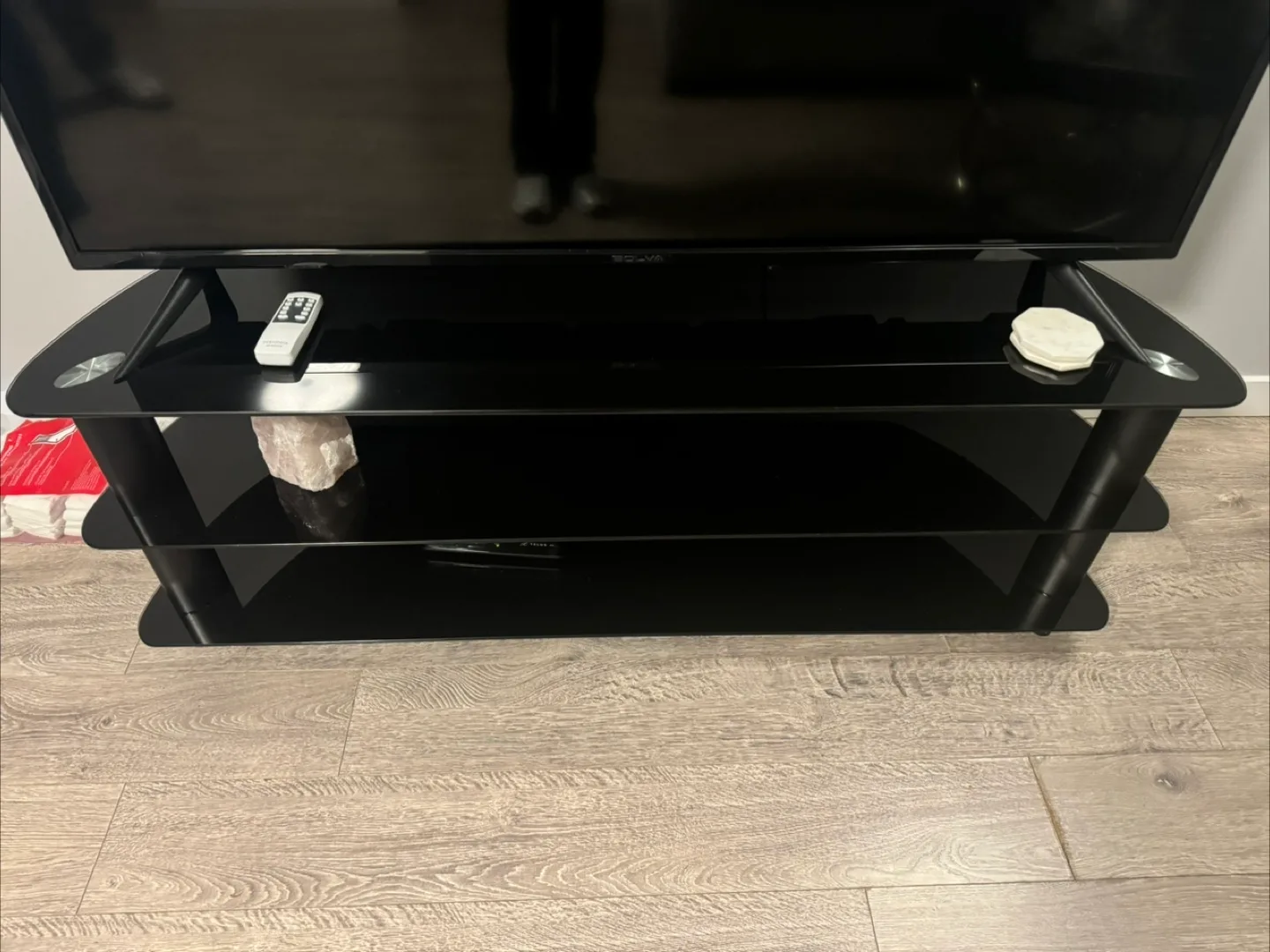 Black Glass TV Stand - 1.41m Wide image indicator(2)