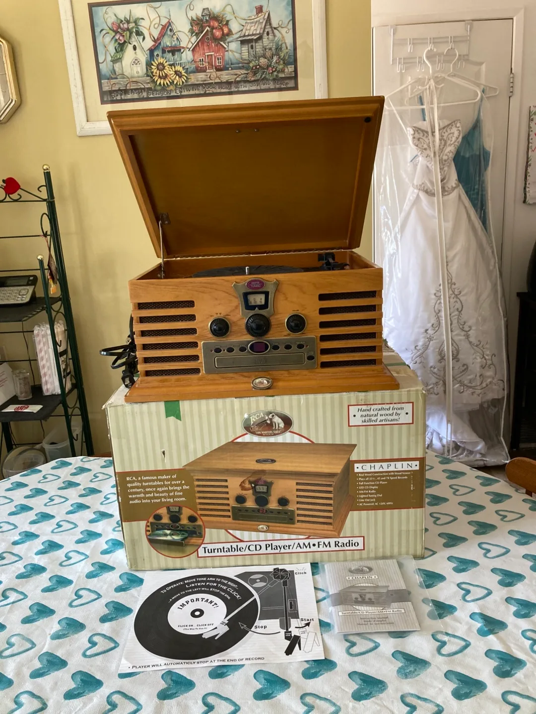 RCA Chaplin Turntable/CD Player/AM/FM Radio thumbnail