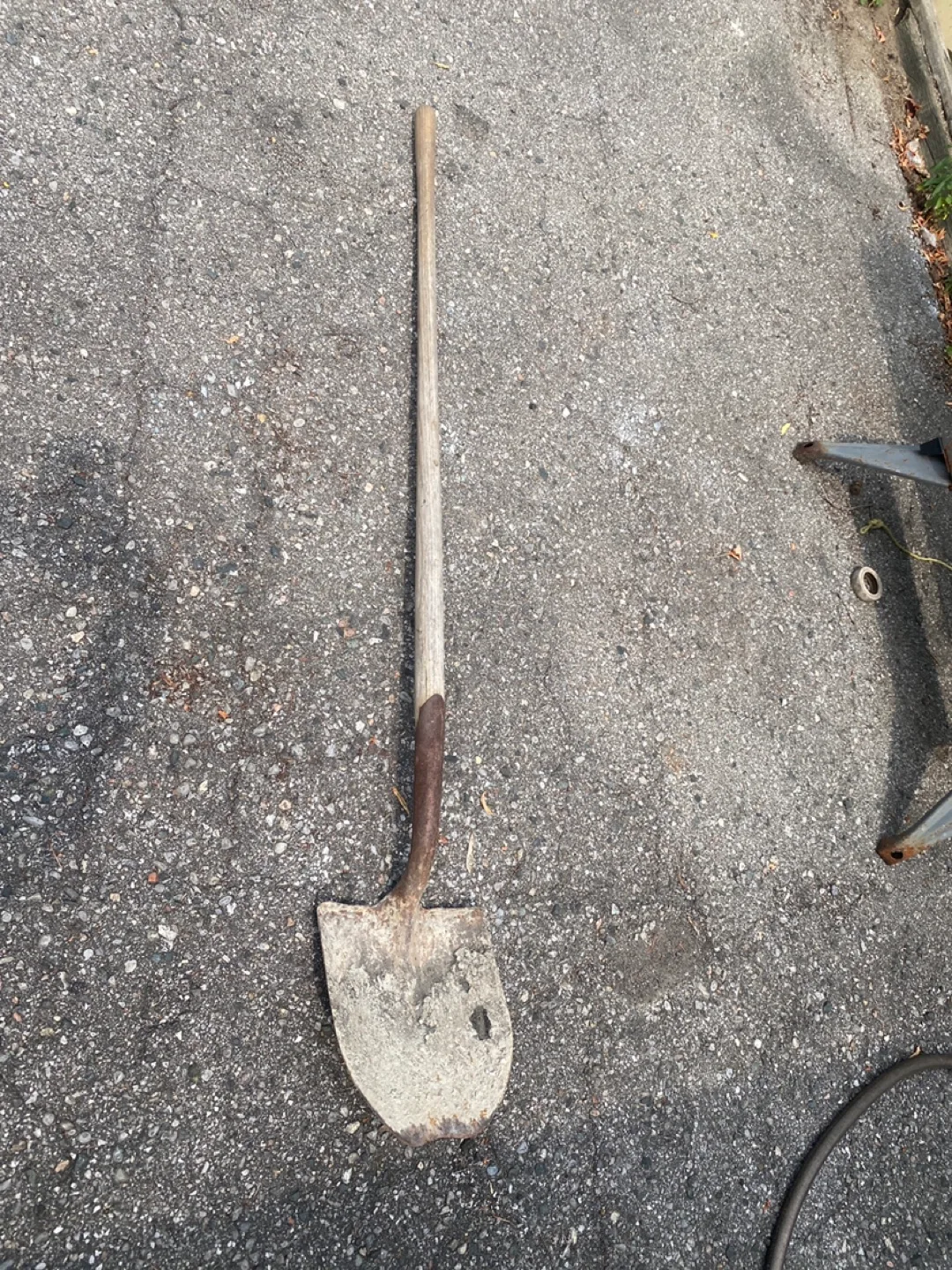 Used Shovel 🧡 thumbnail