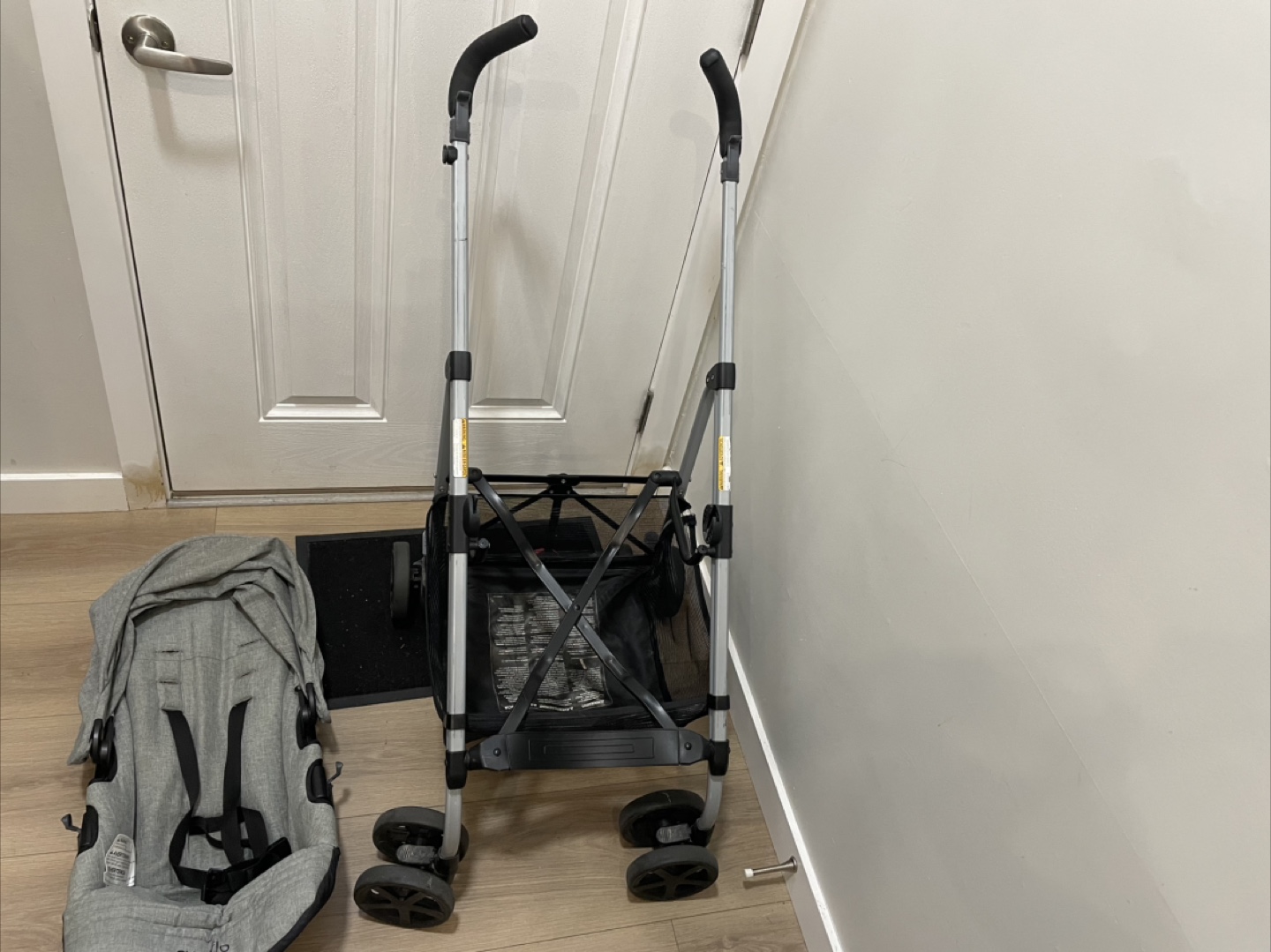 Evenflo Pivot Xplore Stroller Wagon - Grey - photo 5