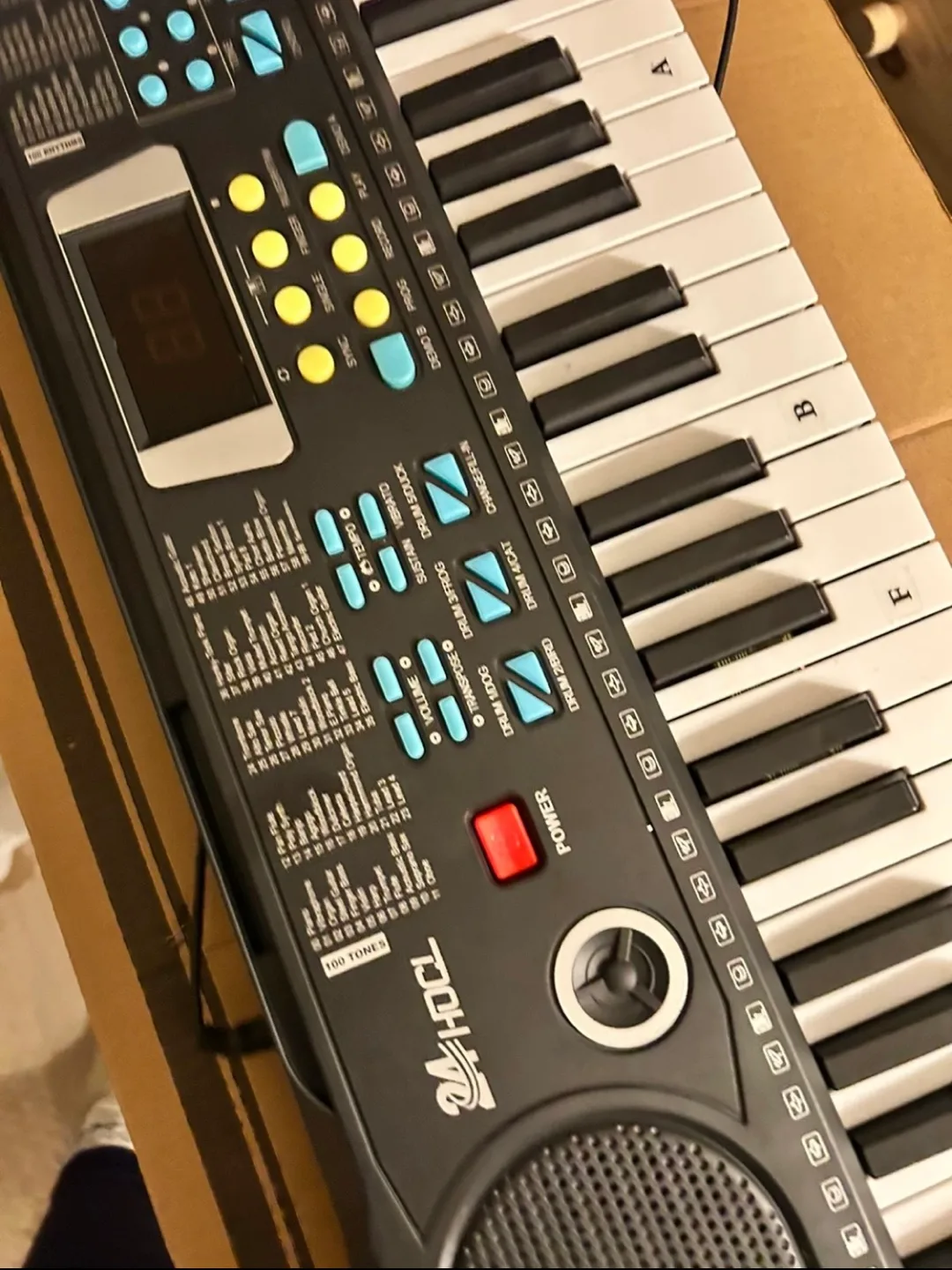 24 HDCL Keyboard Piano - Like New! image indicator(2)