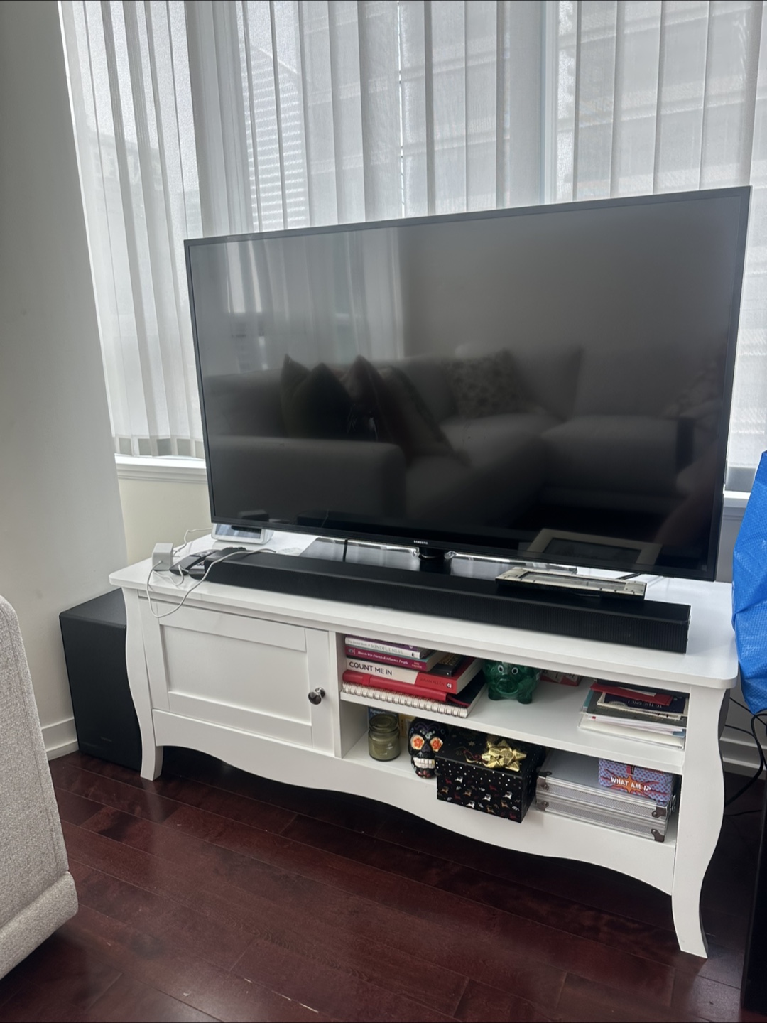 White Tv console