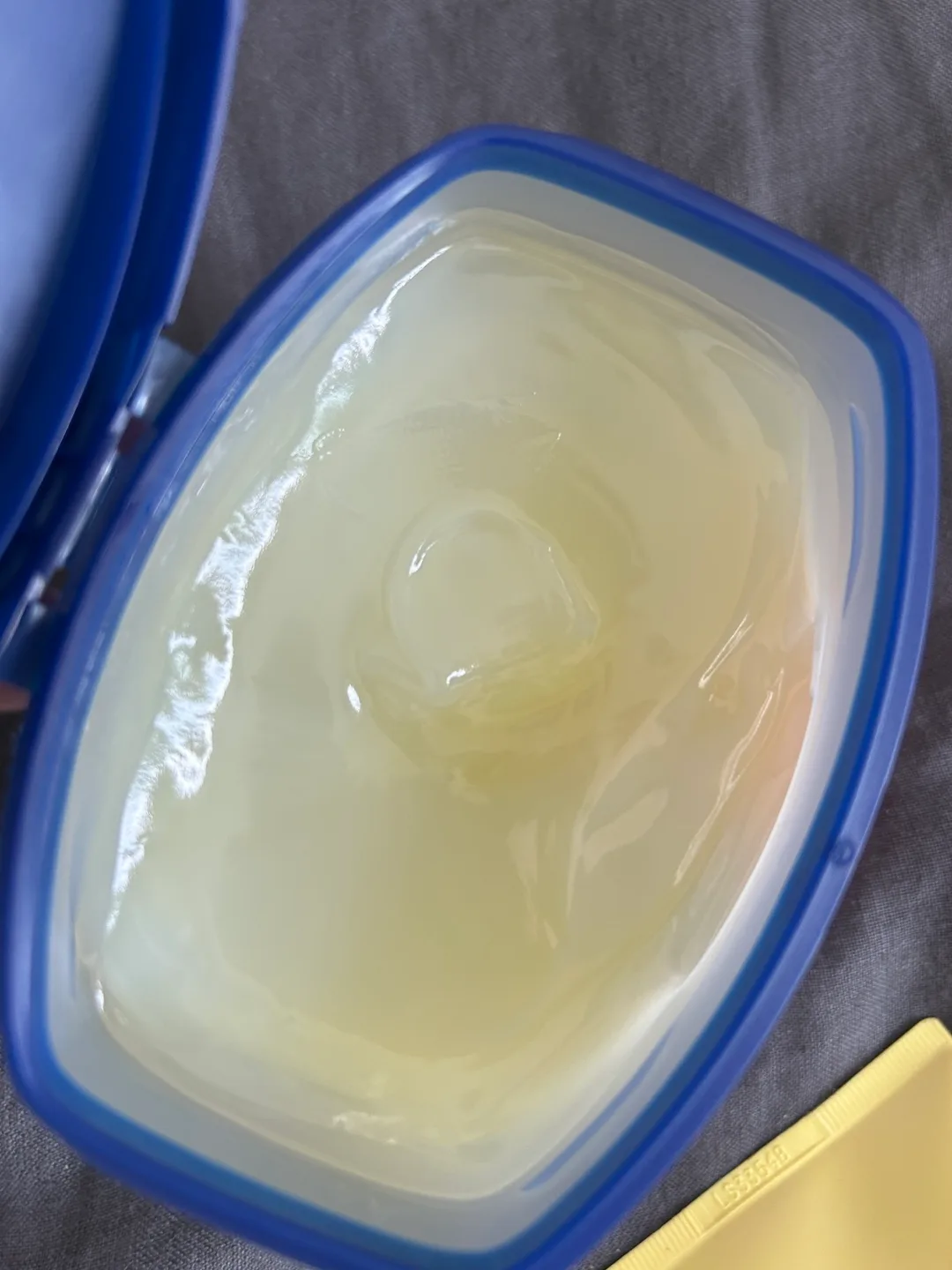 Sunscreen, Vaseline, body lotion, conditioner image indicator(2)