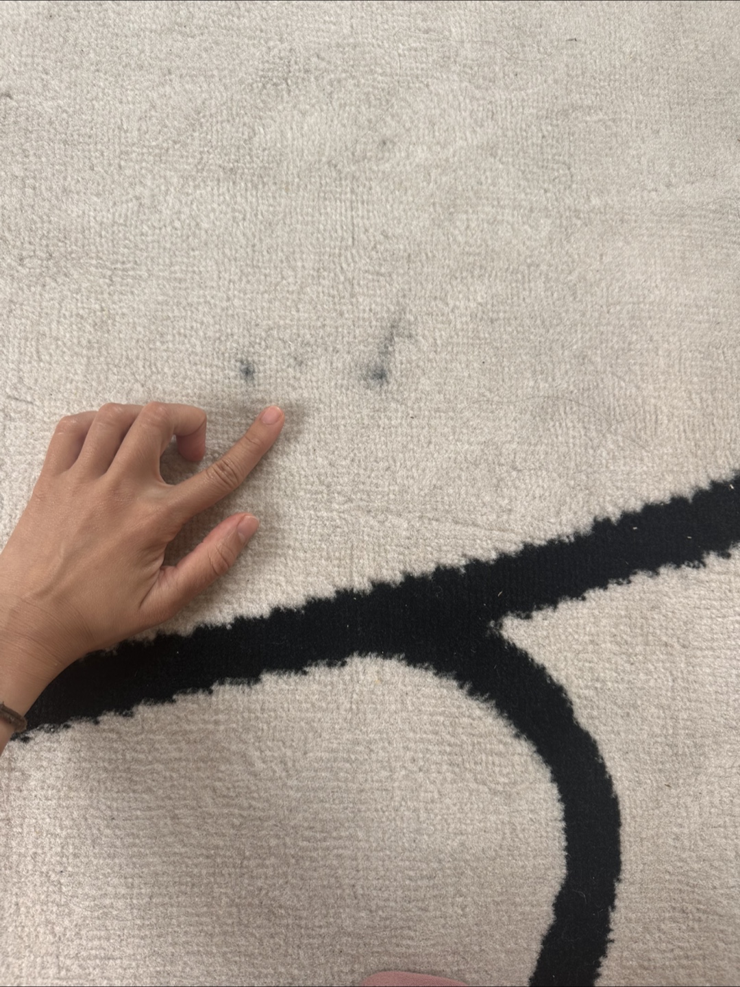 Abstract Black & White Area Rug - photo 3
