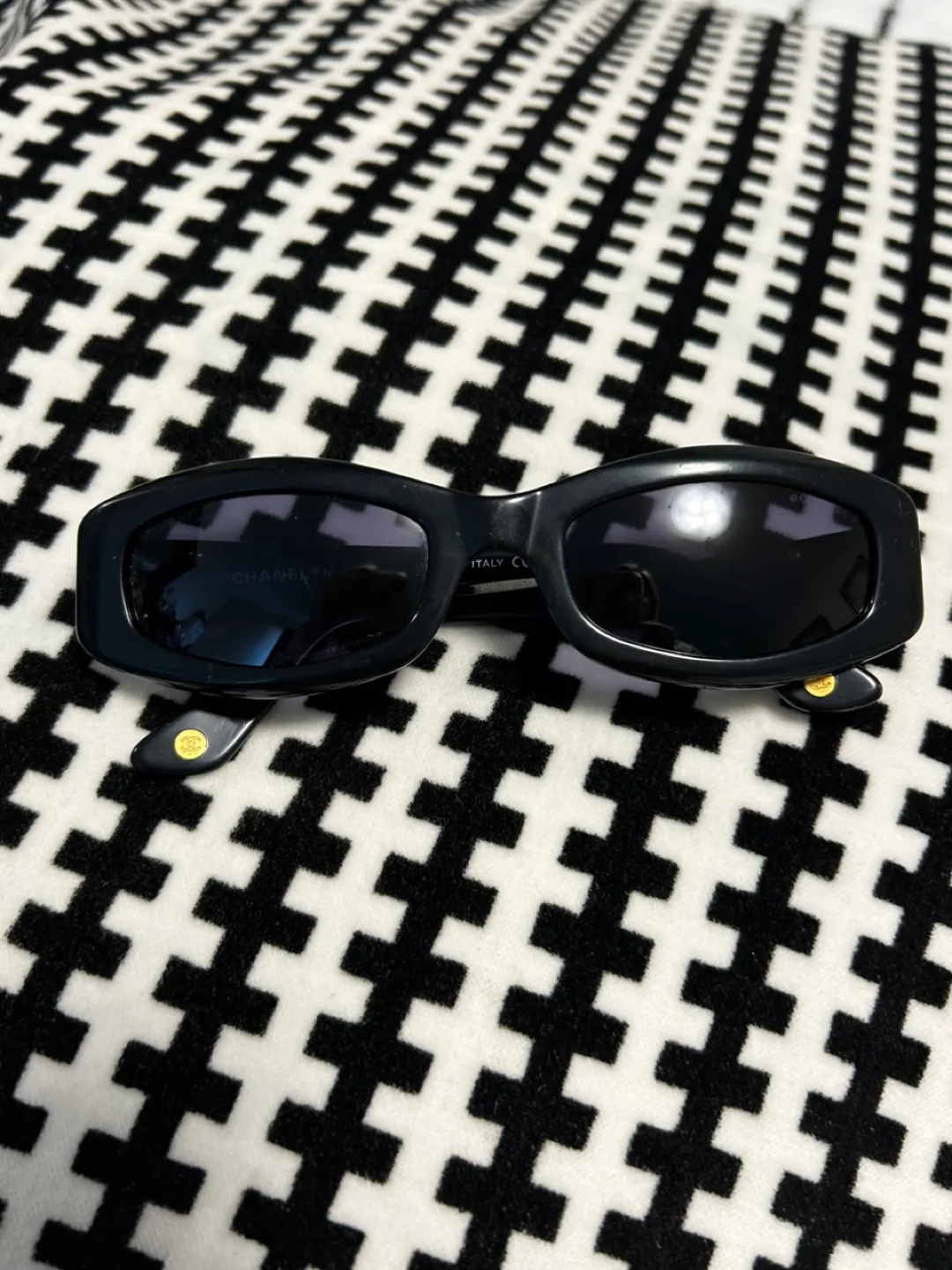 Chanel Black Sunglasses image indicator(3)