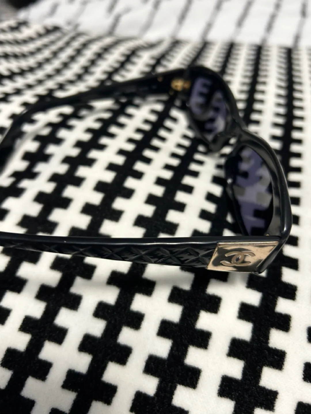 Chanel Black Sunglasses image indicator(6)