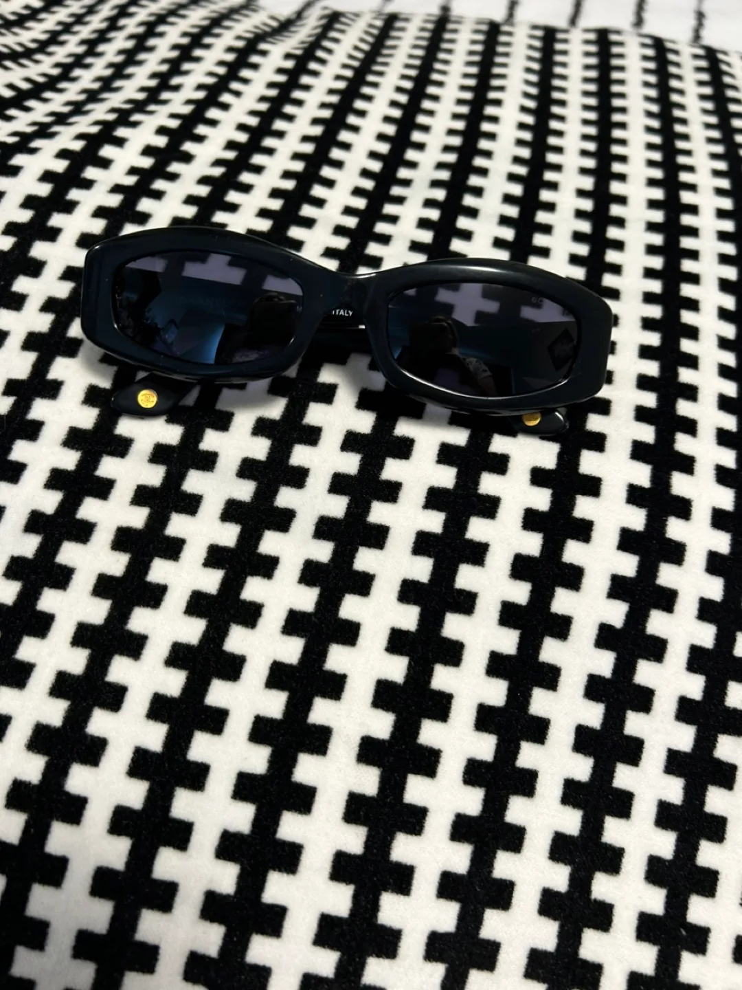 Chanel Black Sunglasses image indicator(2)