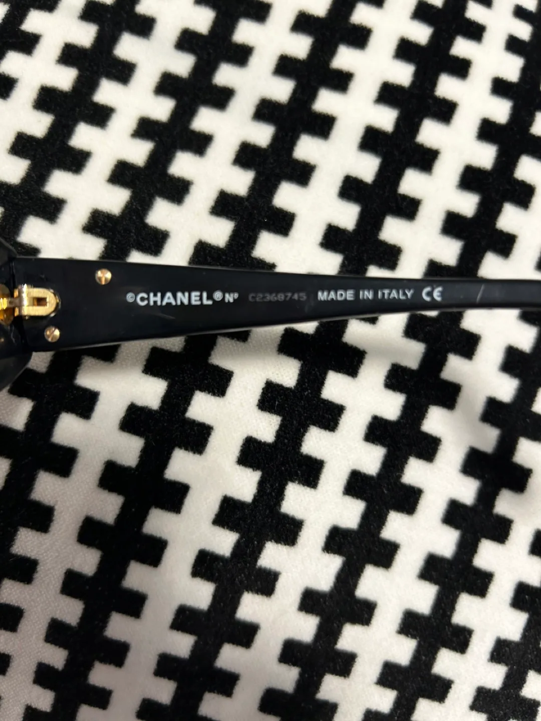 Chanel Black Sunglasses image indicator(4)