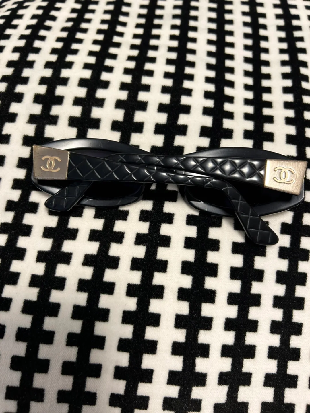 Chanel Black Sunglasses image indicator(5)