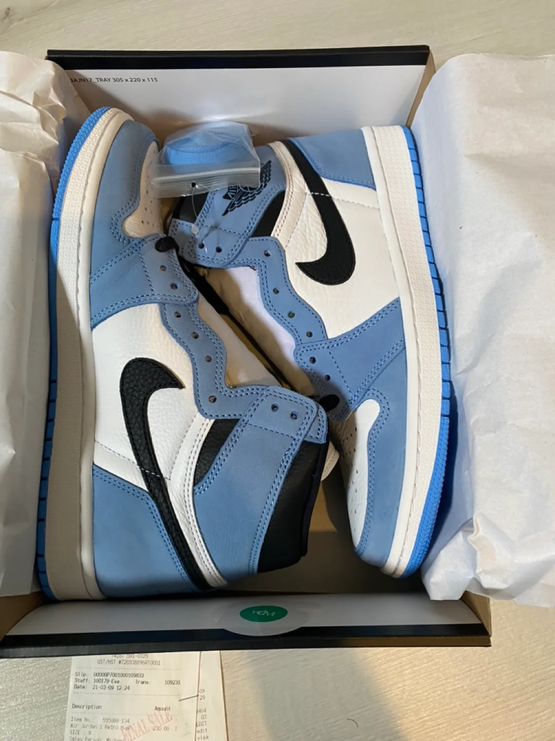 Air Jordan 1 Retro High OG UNC Blue - Size 9 thumbnail