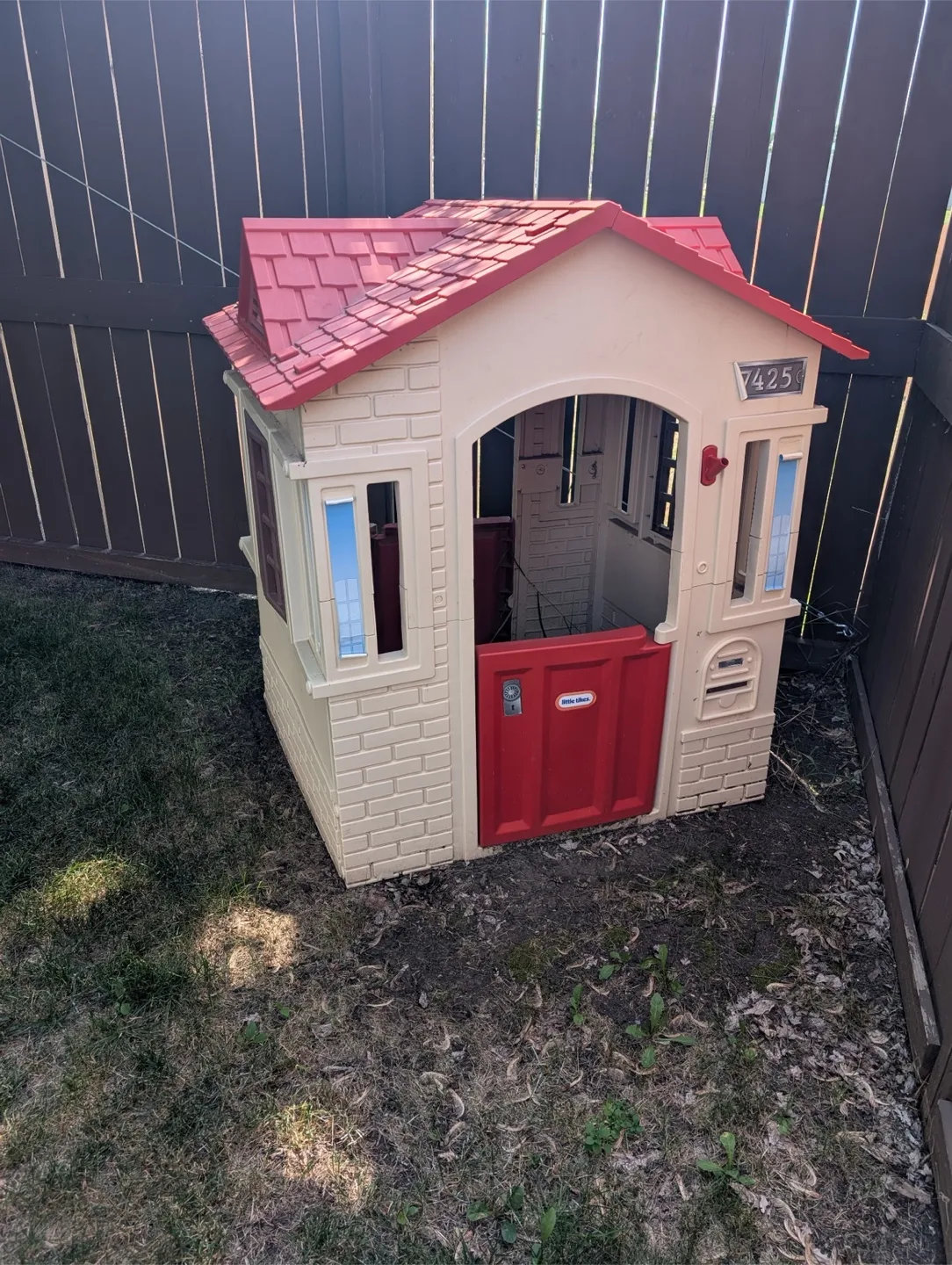 Little Tikes Playhouse - Red Roof thumbnail