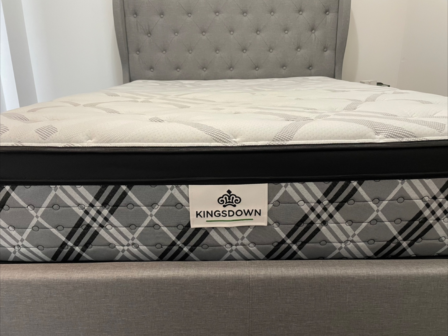 Leon’s Queen size mattress - moving sale