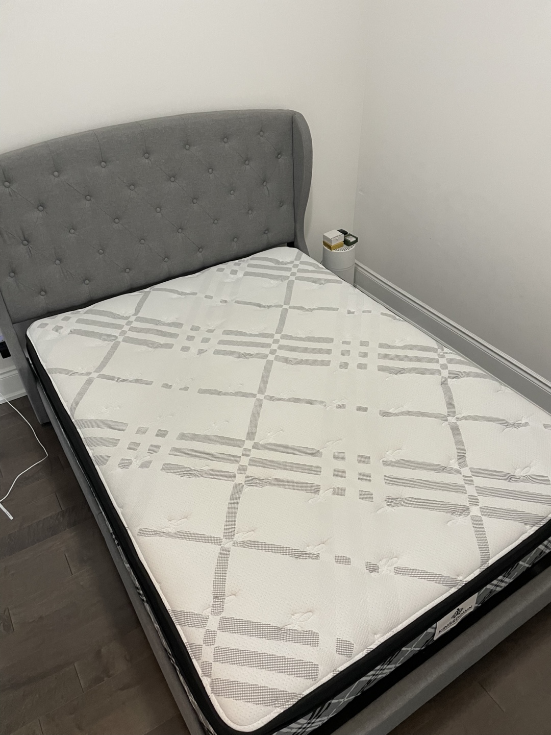 Leon’s Queen size mattress - moving sale - photo 5