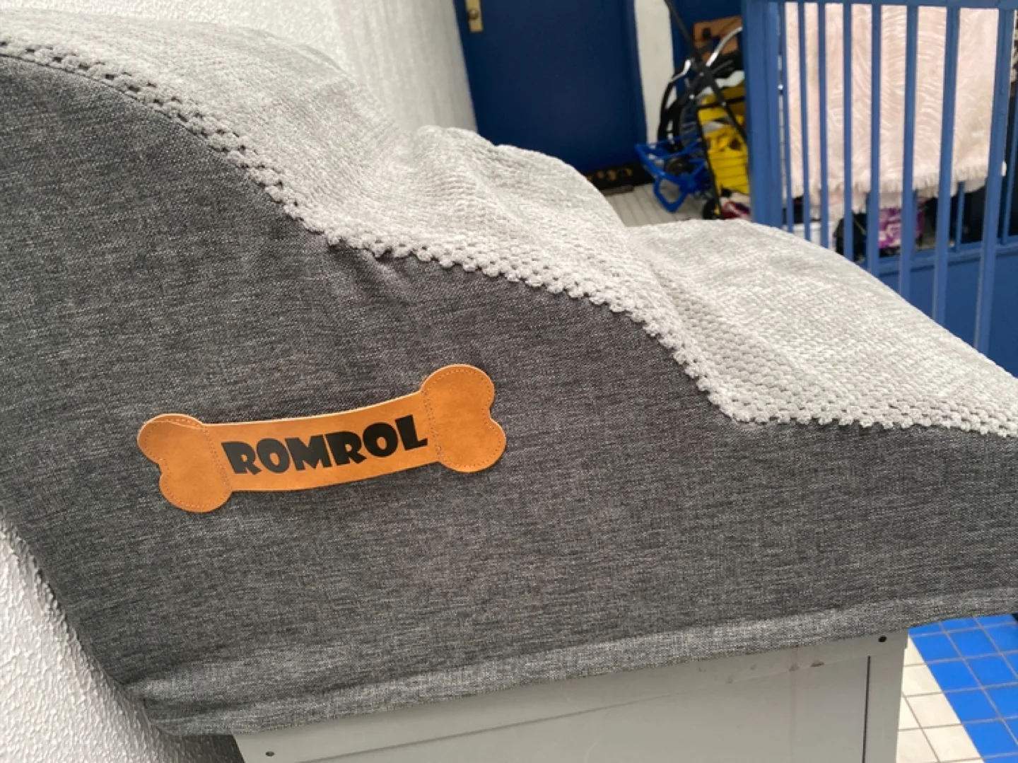 Romrol Dog material stairs  - Gray image indicator(3)