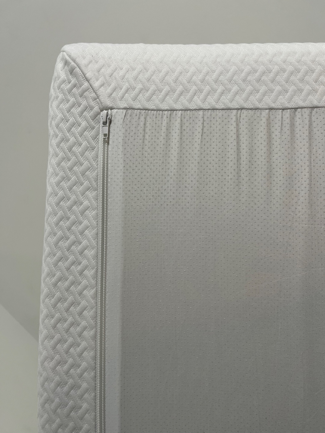 Queen Size Mattress, 6 Inch Bamboo Memory Foam Mattress, White - photo 4