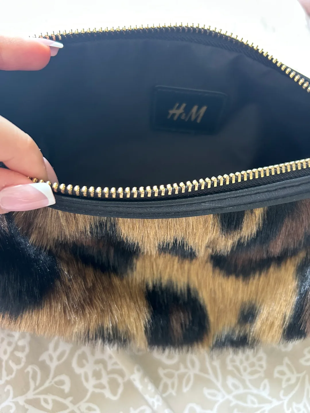 Cheetah faux fur H&M shoulder bag image indicator(3)