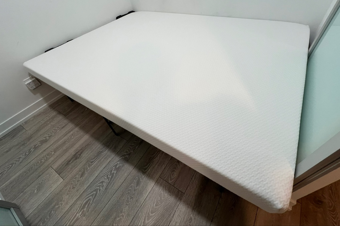 Queen Size Mattress, 6 Inch Bamboo Memory Foam Mattress, White