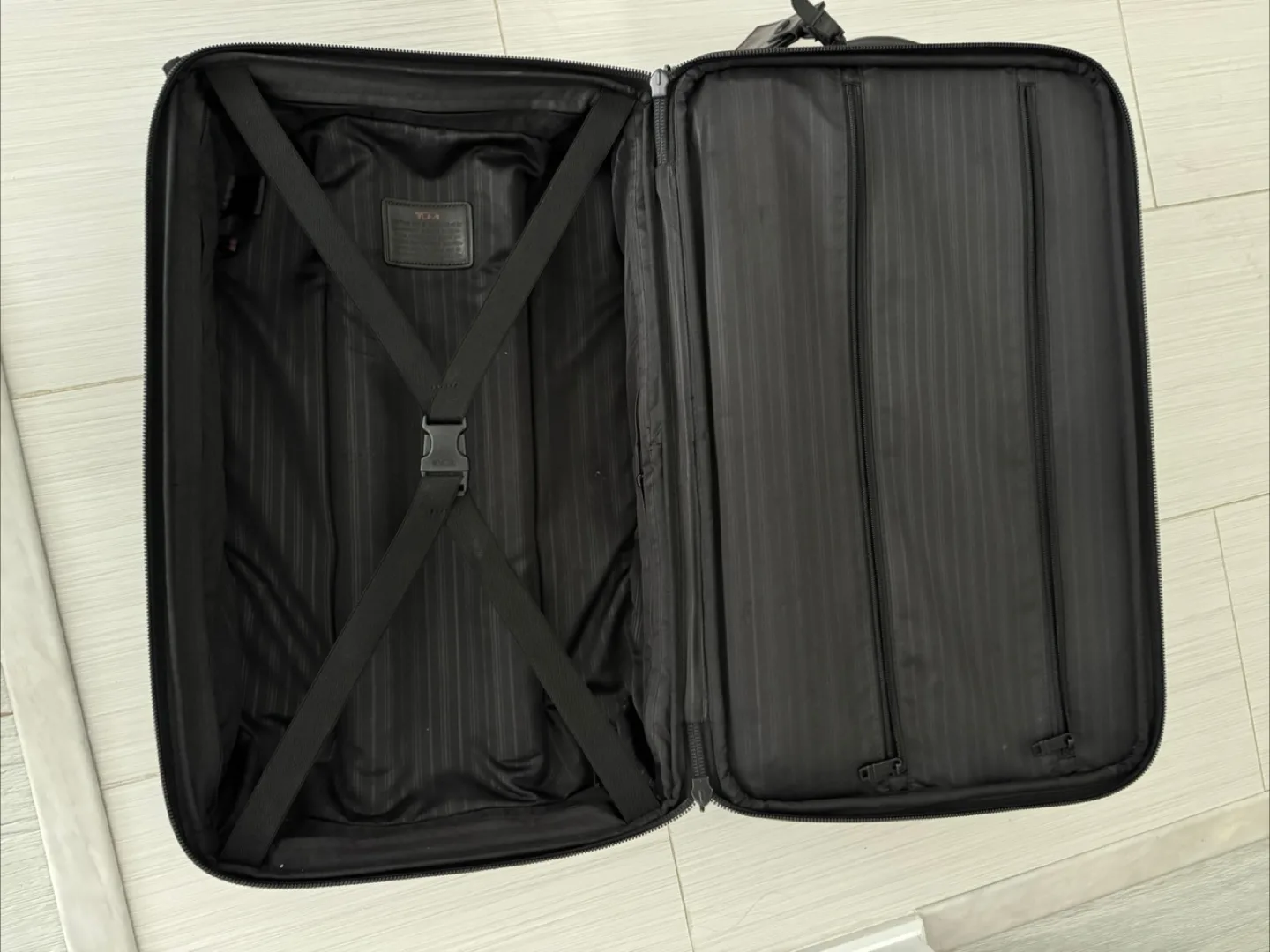 Tumi carryon luggage image indicator(4)