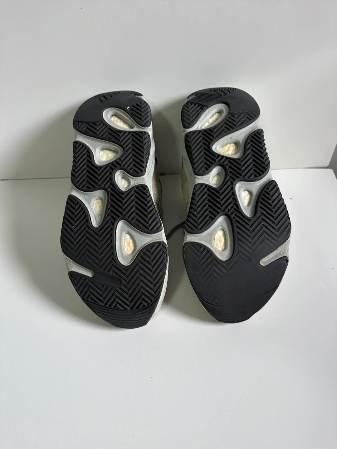 Adidas Yeezy Boost 700 V2 Cream image indicator(7)